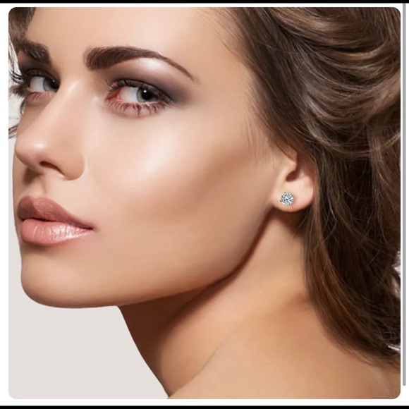 9K Gold Cubic Zirconia Stud Earrings - Picture 5 of 6